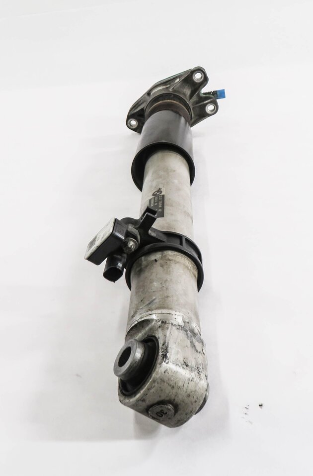 Thumbnail 2: 2017 BMW M4 ///M (F82) RIGHT PASSENGER REAR SPORT SUSPENSION SHOCK STRUT