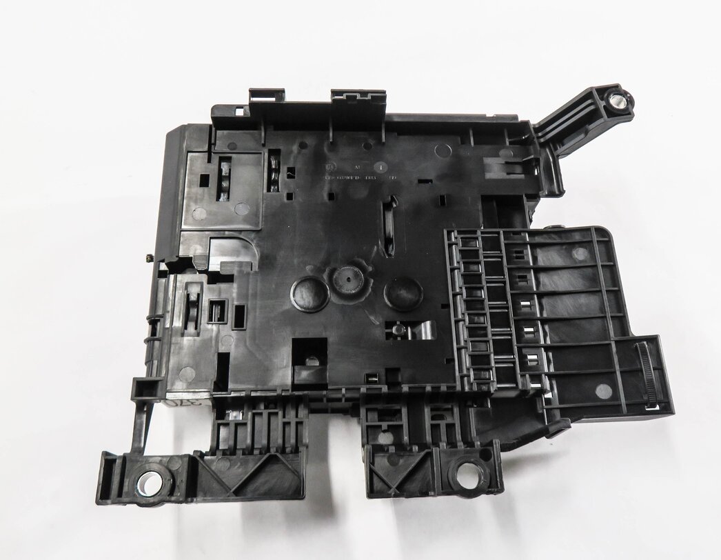 Thumbnail 3: 2014 PORSCHE CAYENNE (958) FRONT BATTERY JUNCTION FUSE BOX