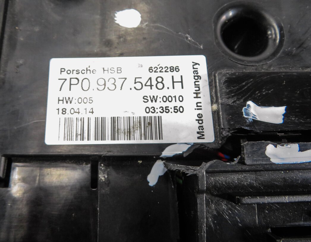 Thumbnail 4: 2014 PORSCHE CAYENNE (958) FRONT BATTERY JUNCTION FUSE BOX