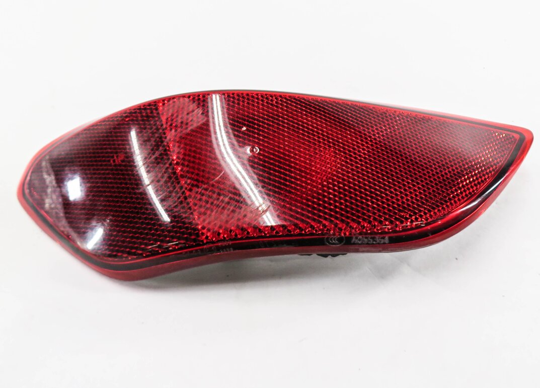 Thumbnail 2: 2014 PORSCHE CAYENNE (958) RIGHT PASSENGER REAR BUMPER REFLECTOR