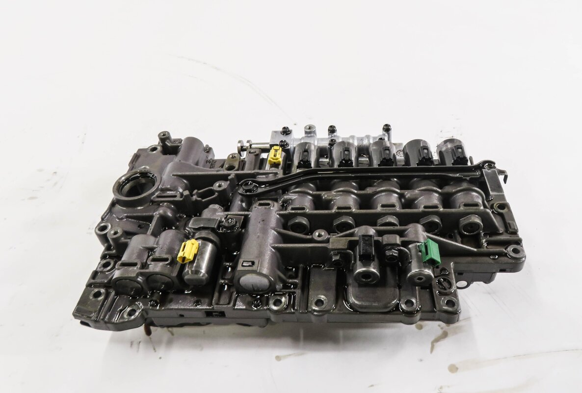 Thumbnail 3: 2011-2018 PORSCHE CAYENNE (958) S / GTS / BASE - TRANSMISSION VALVE BODY