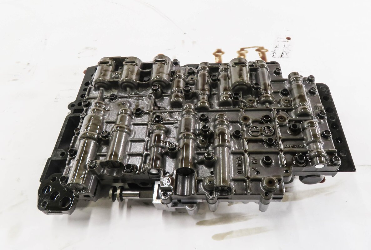 Thumbnail 4: 2011-2018 PORSCHE CAYENNE (958) S / GTS / BASE - TRANSMISSION VALVE BODY