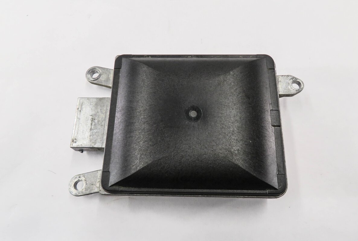 Thumbnail 2: 2011-2016 PORSCHE CAYENNE (958) RIGHT PASSENGER REAR BLIND SPOT RADAR MODULE