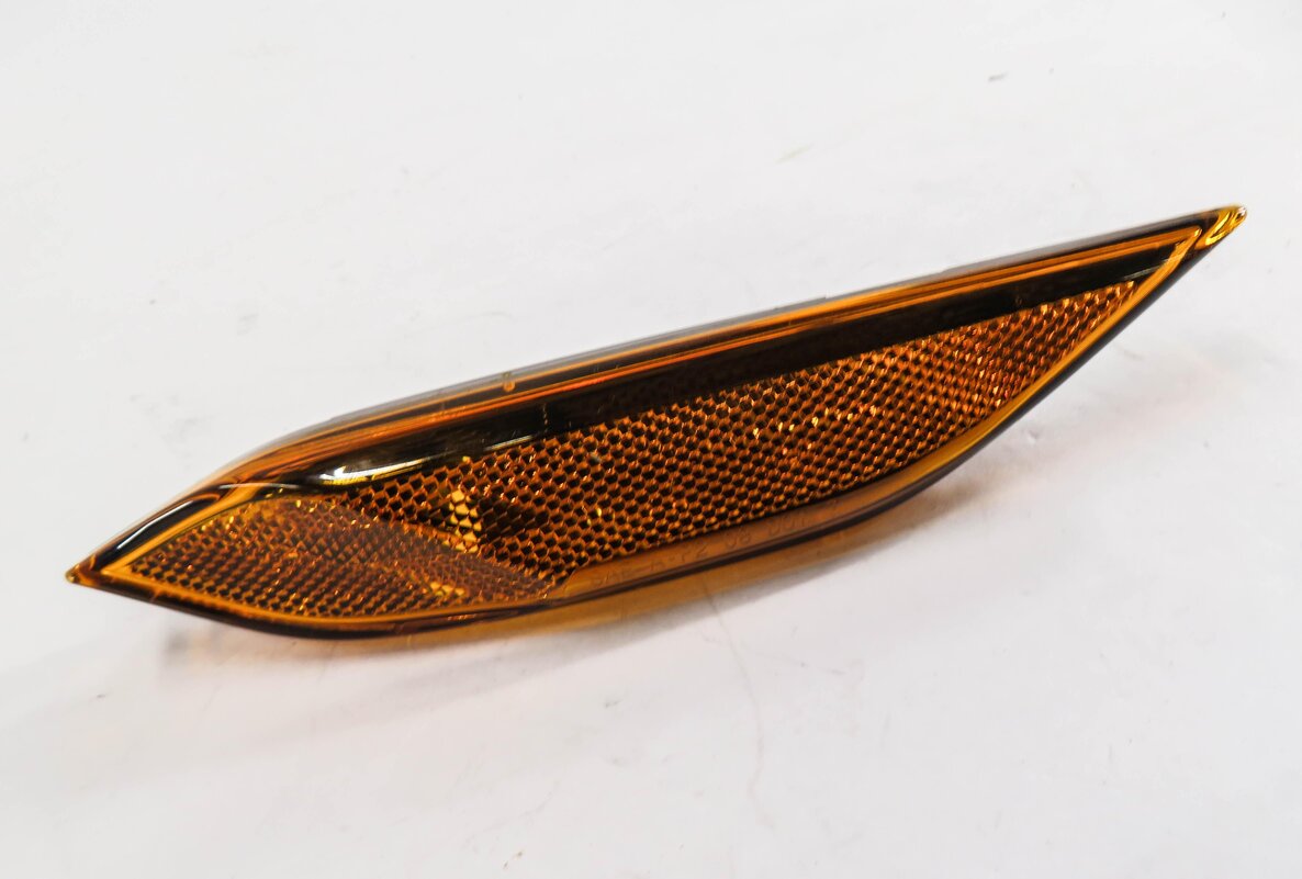 2014 PORSCHE CAYENNE (958) RIGHT FRONT PASSENGER TURN SIGNAL MARKER LIGHT LAMP