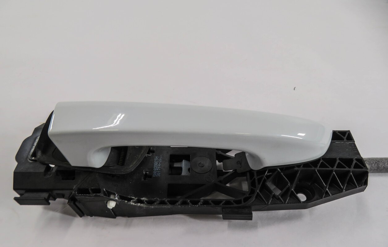 Thumbnail 4: 2011-2018 PORSCHE CAYENNE (958) RIGHT REAR EXTERIOR DOOR HANDLE (CARRARA WHITE)