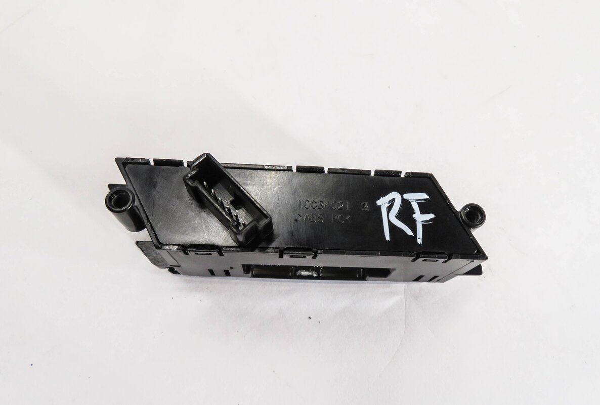 Thumbnail 3: 2014 PORSCHE CAYENNE (958) RIGHT FRONT PASSENGER SEAT MEMORY SWITCH BUTTON