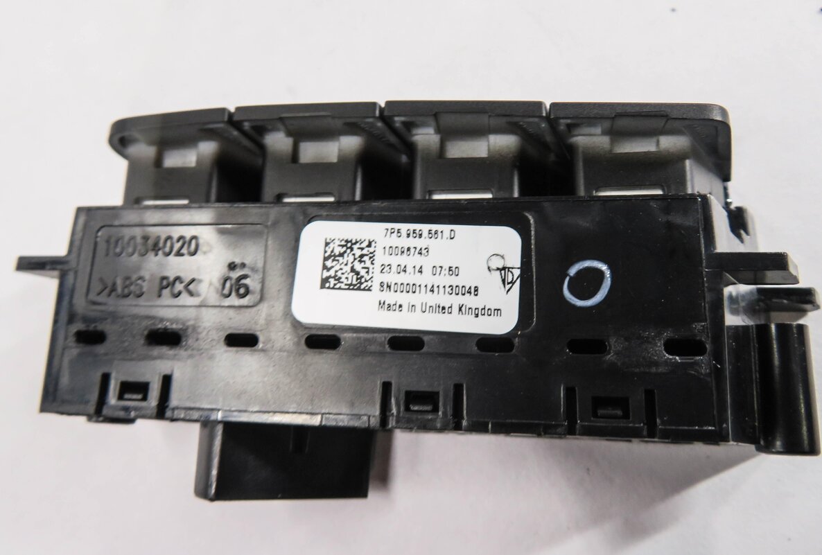Thumbnail 4: 2014 PORSCHE CAYENNE (958) RIGHT FRONT PASSENGER SEAT MEMORY SWITCH BUTTON