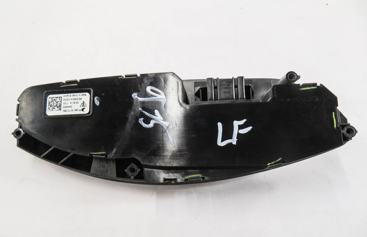 Thumbnail 4: 2014 PORSCHE CAYENNE (958) LEFT FRONT DRIVER SEAT ADJUSTMENT SWITCH BUTTON