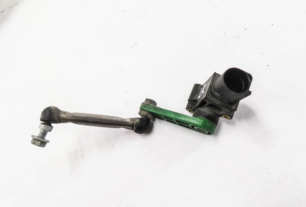 Thumbnail 3: 2014 PORSCHE CAYENNE (958) LEFT DRIVER REAR SUSPENSION HEIGHT LEVEL SENSOR