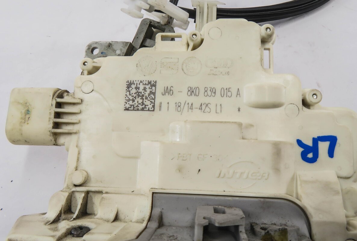 Thumbnail 4: 09-18 AUDI / PORSCHE - A4 S4 Q5 CAYENNE PANAMERA - LEFT REAR DOOR LOCK LATCH