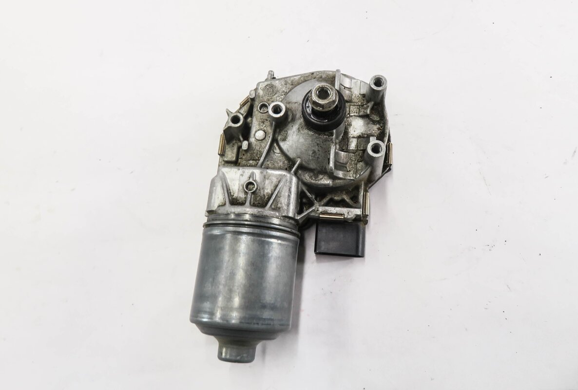 Thumbnail 3: 2011-2018 PORSCHE CAYENNE (958) FRONT WINDSHIELD WIPER MOTOR