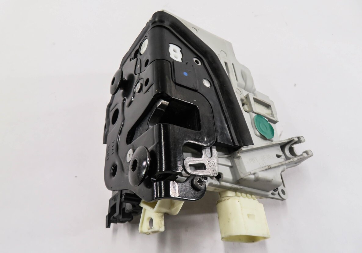 Thumbnail 3: 09-18 AUDI / PORSCHE - A4 A5 Q5 S4 TT CAYENNE PANAMERA TOURAEG DRIVER DOOR LATCH
