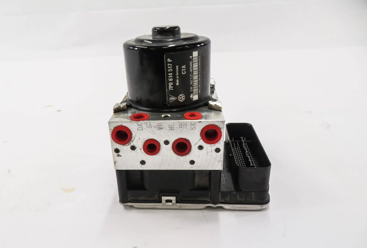Thumbnail 2: 2013-2014 PORSCHE CAYENNE (958) ABS BRAKE PUMP w/ MODULE