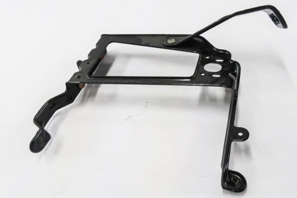 Thumbnail 3: 2017 AUDI Q7 (4M) LEFT FRONT DRIVER RADIATOR SUPPORT MOUNT BRACKET