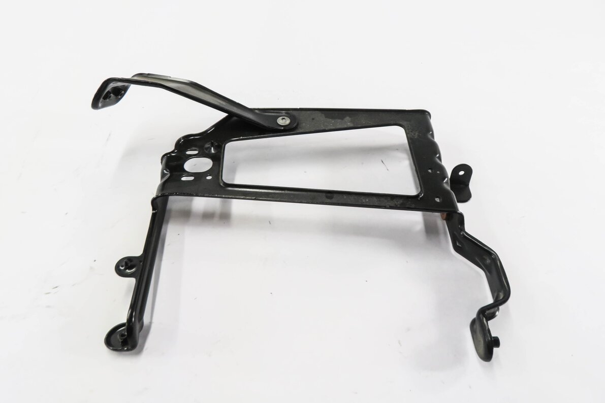 Thumbnail 2: 2017 AUDI Q7 (4M) RIGHT FRONT PASSENGER RADIATOR SUPPORT MOUNT BRACKET