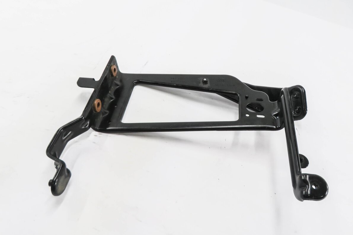 Thumbnail 4: 2017 AUDI Q7 (4M) RIGHT FRONT PASSENGER RADIATOR SUPPORT MOUNT BRACKET