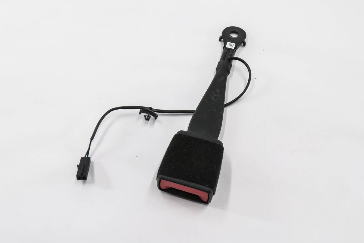 2017-2019 AUDI A4 Q7 (B9 8W 4M) RIGHT FRONT PASSENGER SEATBELT BUCKLE RECEIVER