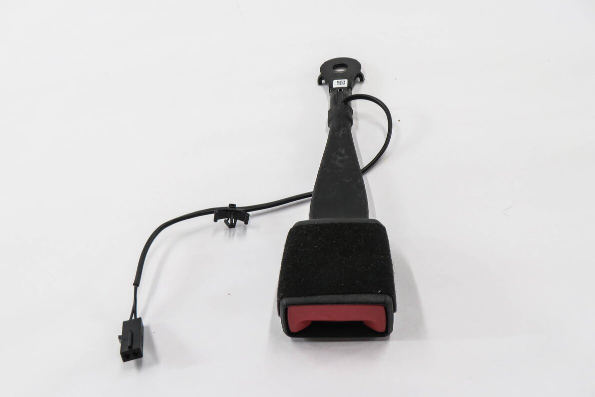 Thumbnail 2: 2017-2019 AUDI A4 Q7 (B9 8W 4M) RIGHT FRONT PASSENGER SEATBELT BUCKLE RECEIVER