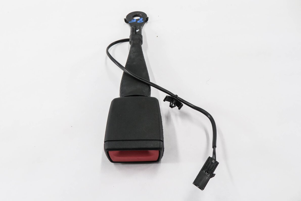 Thumbnail 3: 2017-2019 AUDI A4 Q7 (B9 8W 4M) RIGHT FRONT PASSENGER SEATBELT BUCKLE RECEIVER