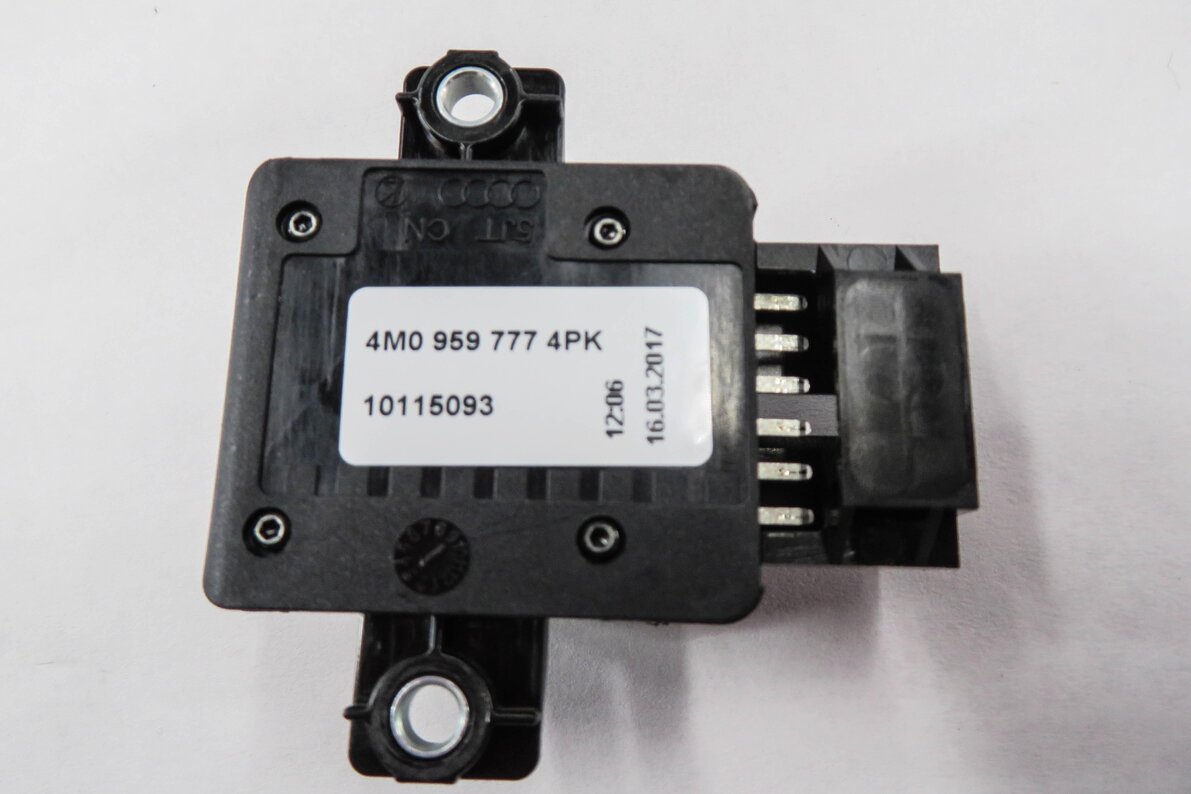 Thumbnail 4: 2017 AUDI Q7 (4M) LEFT FRONT DRIVER SEAT ADJUSTMENT SWITCH BUTTON