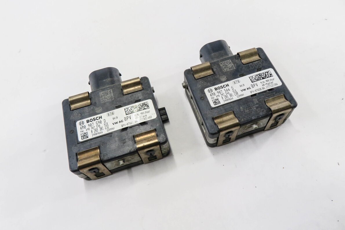 Thumbnail 2: 2013-2020 AUDI Q7 (4L 4M) RIGHT REAR LANE DEPARTURE BLIND SPOT MODULE SET-2