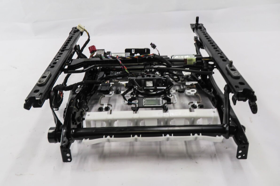 Thumbnail 4: 2017-2020 AUDI Q7 (4M) RIGHT FRONT PASSENGER SEAT TRACK w/ MOTORS (VENTED)
