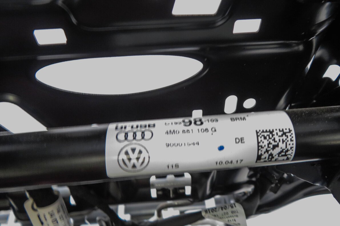 Thumbnail 5: 2017-2020 AUDI Q7 (4M) RIGHT FRONT PASSENGER SEAT TRACK w/ MOTORS (VENTED)