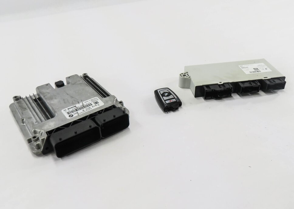 Thumbnail 3: 2015 BMW 535D (F10) 3.0L N57T DIESEL ENGINE DDE CAS 4 IMMOBILIZER MODULE KEY SET