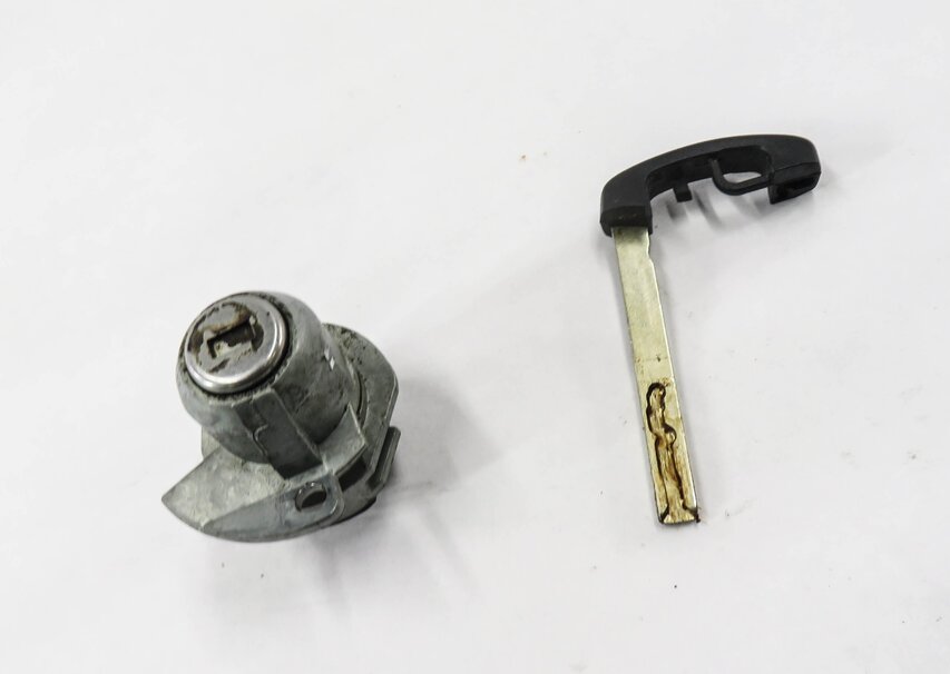 Thumbnail 2: 2015 BMW 535i (F10) LEFT FRONT DRIVER DOOR LOCK CYLINDER w/ KEY