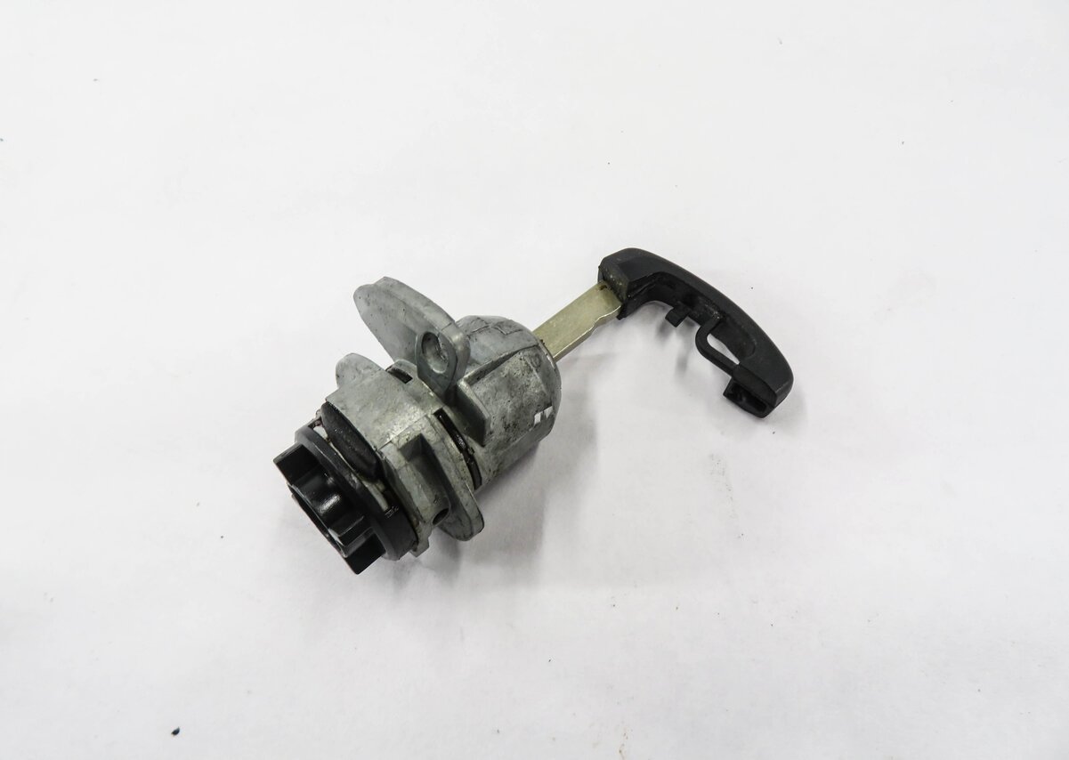Thumbnail 5: 2015 BMW 535i (F10) LEFT FRONT DRIVER DOOR LOCK CYLINDER w/ KEY