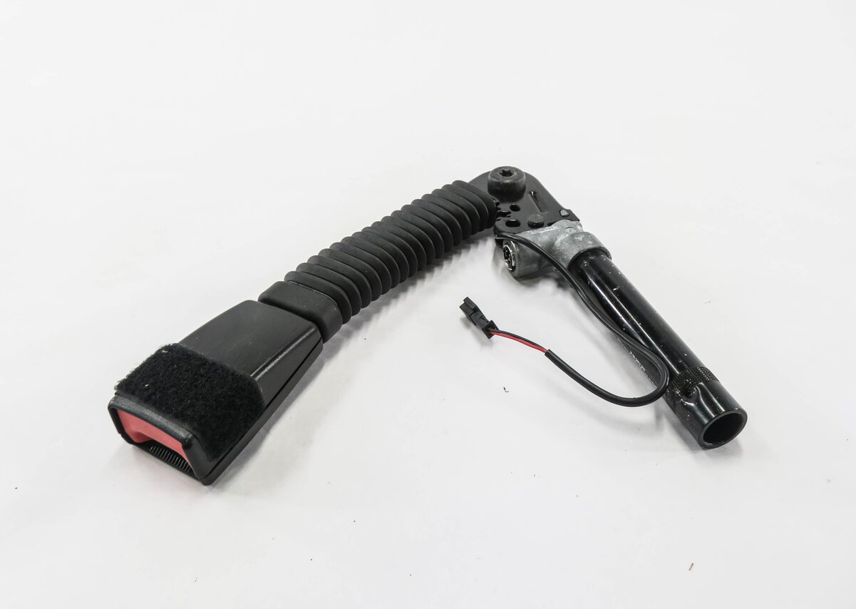 Thumbnail 2: 13-16 BMW 528i 535i 550i 740i 750i 760i (F01 F10) RIGHT FRONT SEATBELT RECEIVER