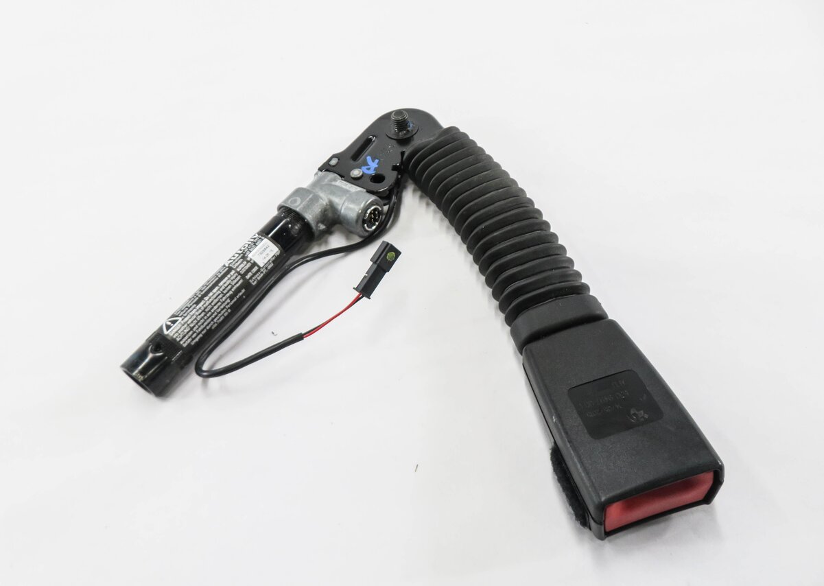 Thumbnail 3: 13-16 BMW 528i 535i 550i 740i 750i 760i (F01 F10) RIGHT FRONT SEATBELT RECEIVER