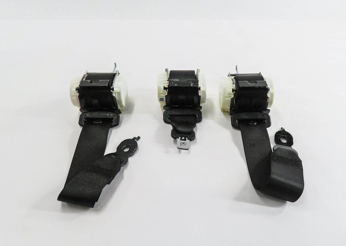Thumbnail 7: 2015 BMW 535i (F10) REAR SEAT SEATBELT RETRACTOR SET-3 (BLACK)
