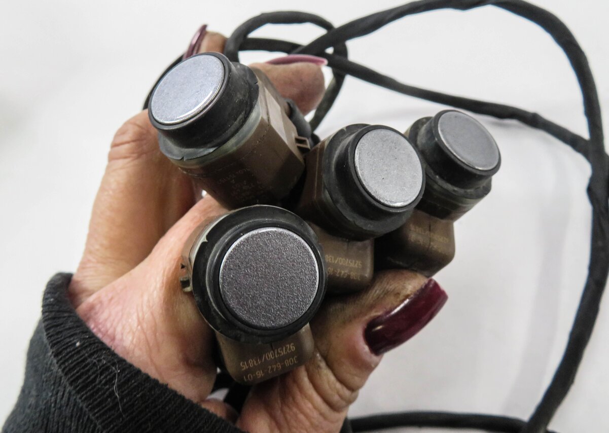 Thumbnail 3: 2015 BMW 535i (F10) REAR PDC PARK DISTANCE SENSOR SET w/ HARNESS (SPACE GRAY)