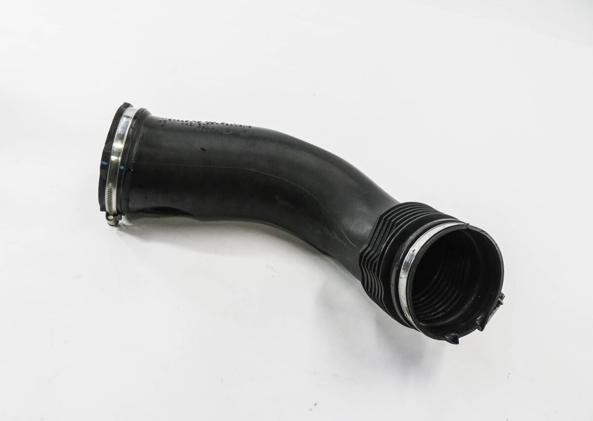 Thumbnail 1: 2015 BMW 535D (F10) 3.0L N57T DIESEL ENGINE - AIR INTAKE HOSE DUCT PIPE