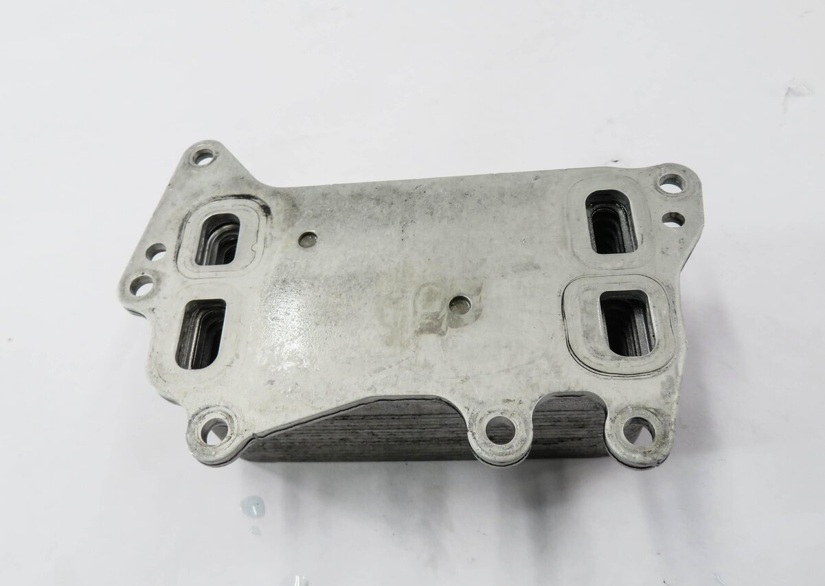 Thumbnail 2: 2014-2018 BMW 535D 740D X5 (F01 F02 F10 F15) 3.0L N5YT DIESEL ENGINE OIL COOLER