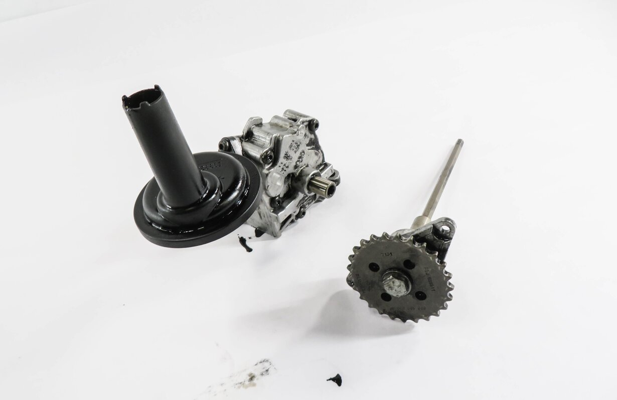 Thumbnail 2: 2012 AUDI Q7 (4L) 3.0L CATA DIESEL ENGINE- MOTOR OIL FLUID PUMP