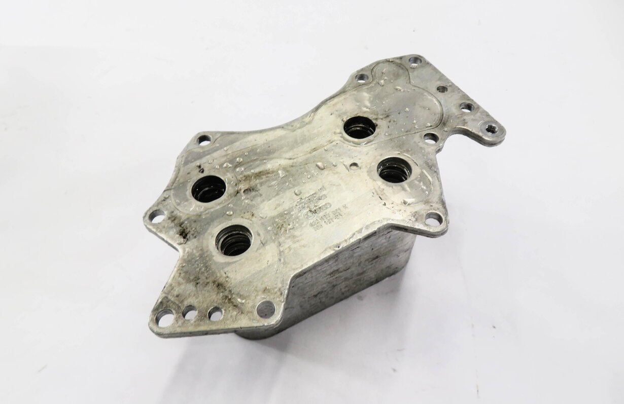 2009-2012 VW TOUAREG / AUDI Q7 (4L) 3.0L TURBO TDI DIESEL ENGINE - OIL COOLER