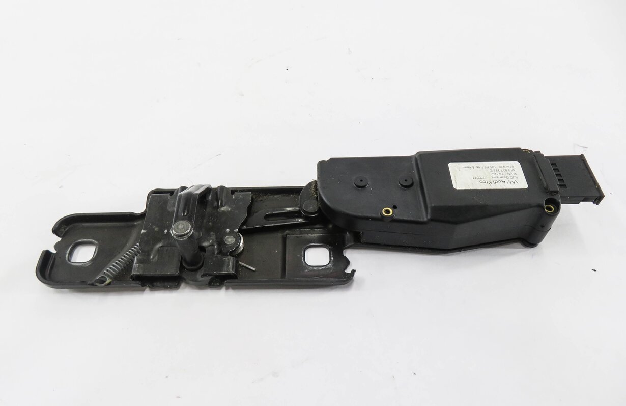 Thumbnail 3: 2012 AUDI Q7 (4L) REAR TRUNK LOCK LATCH STRIKER ACTUATOR MOTOR