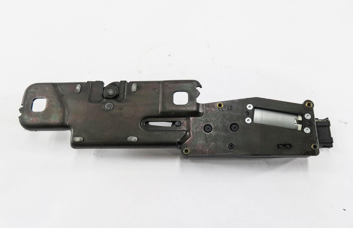 Thumbnail 4: 2012 AUDI Q7 (4L) REAR TRUNK LOCK LATCH STRIKER ACTUATOR MOTOR