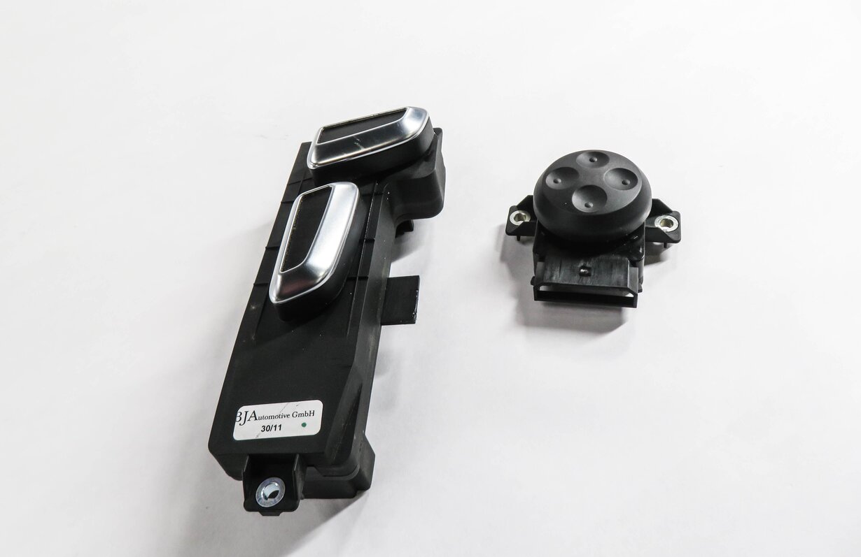 Thumbnail 2: 2012 AUDI Q7 (4L) RIGHT FRONT PASSENGER POWER SEAT ADJUST SWITCH (BLACK)