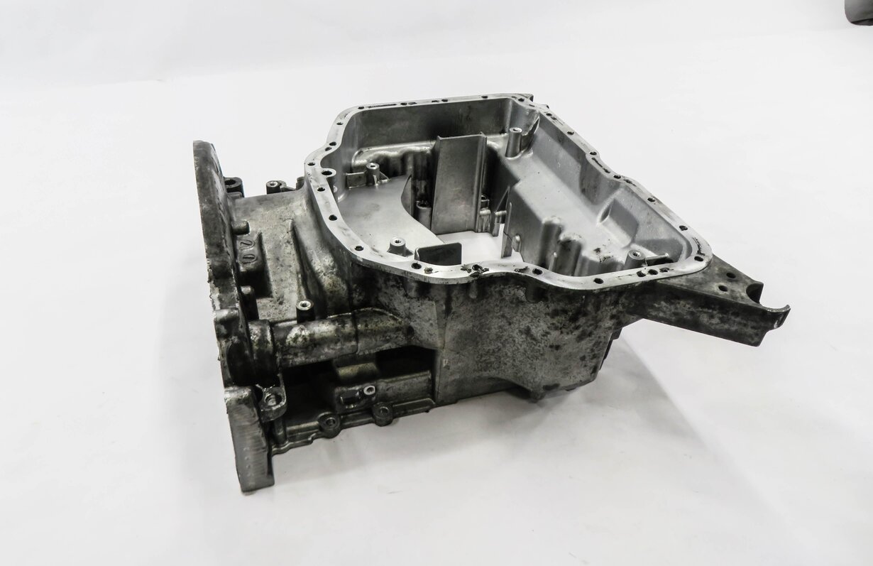 2012 AUDI Q7 (4L) 3.0L CATA DIESEL ENGINE- UPPER OIL FLUID PAN CRADLE