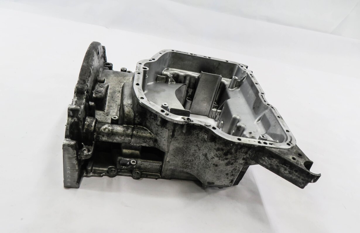 Thumbnail 2: 2012 AUDI Q7 (4L) 3.0L CATA DIESEL ENGINE- UPPER OIL FLUID PAN CRADLE