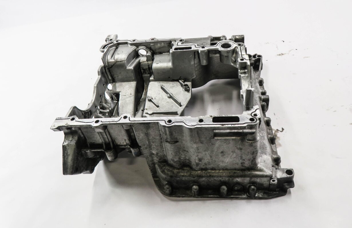 Thumbnail 5: 2012 AUDI Q7 (4L) 3.0L CATA DIESEL ENGINE- UPPER OIL FLUID PAN CRADLE