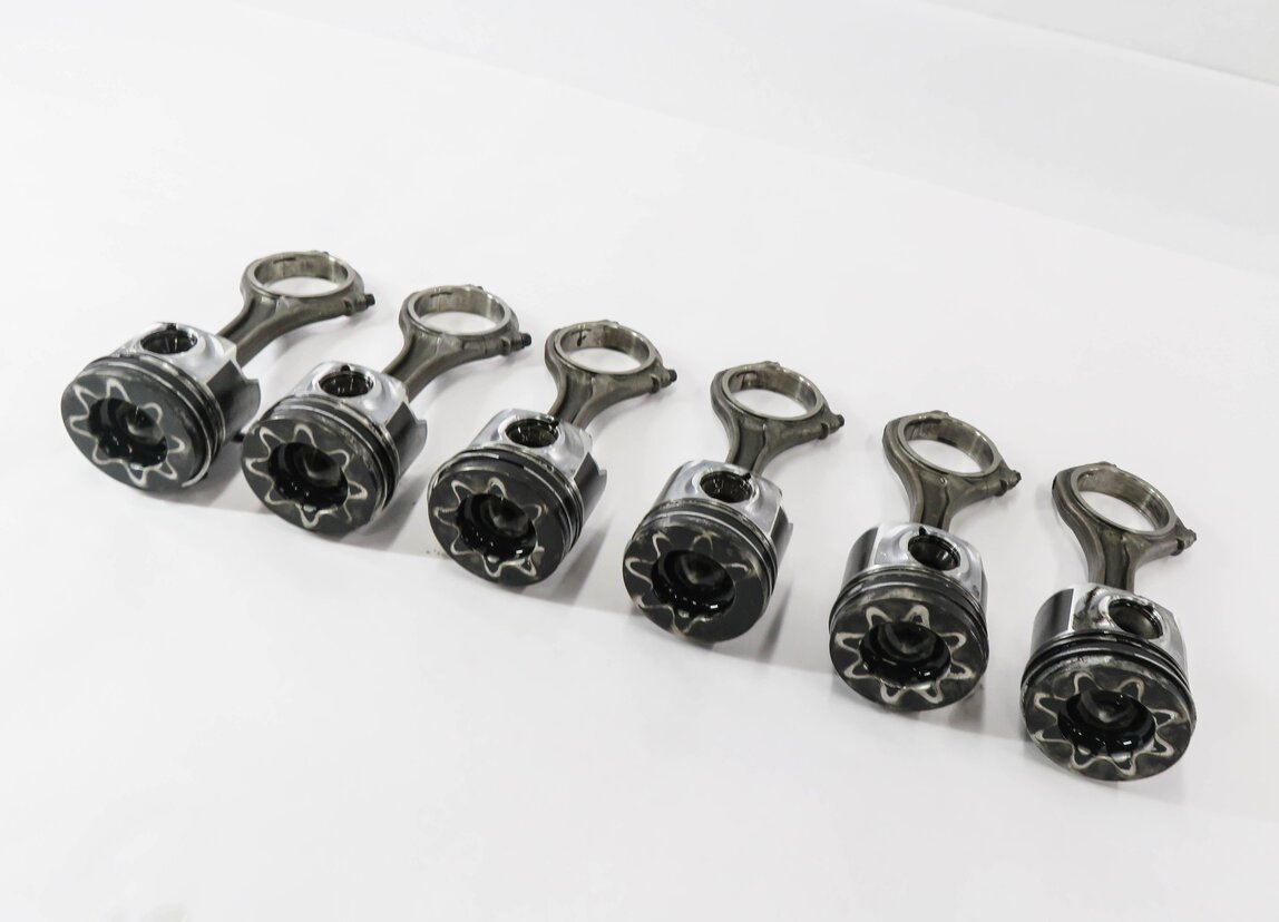 Thumbnail 1: 09-12 VW TOUAREG / AUDI Q7 4L 3.0L CATA DIESEL ENGINE- ROD & PISTON SET- 6