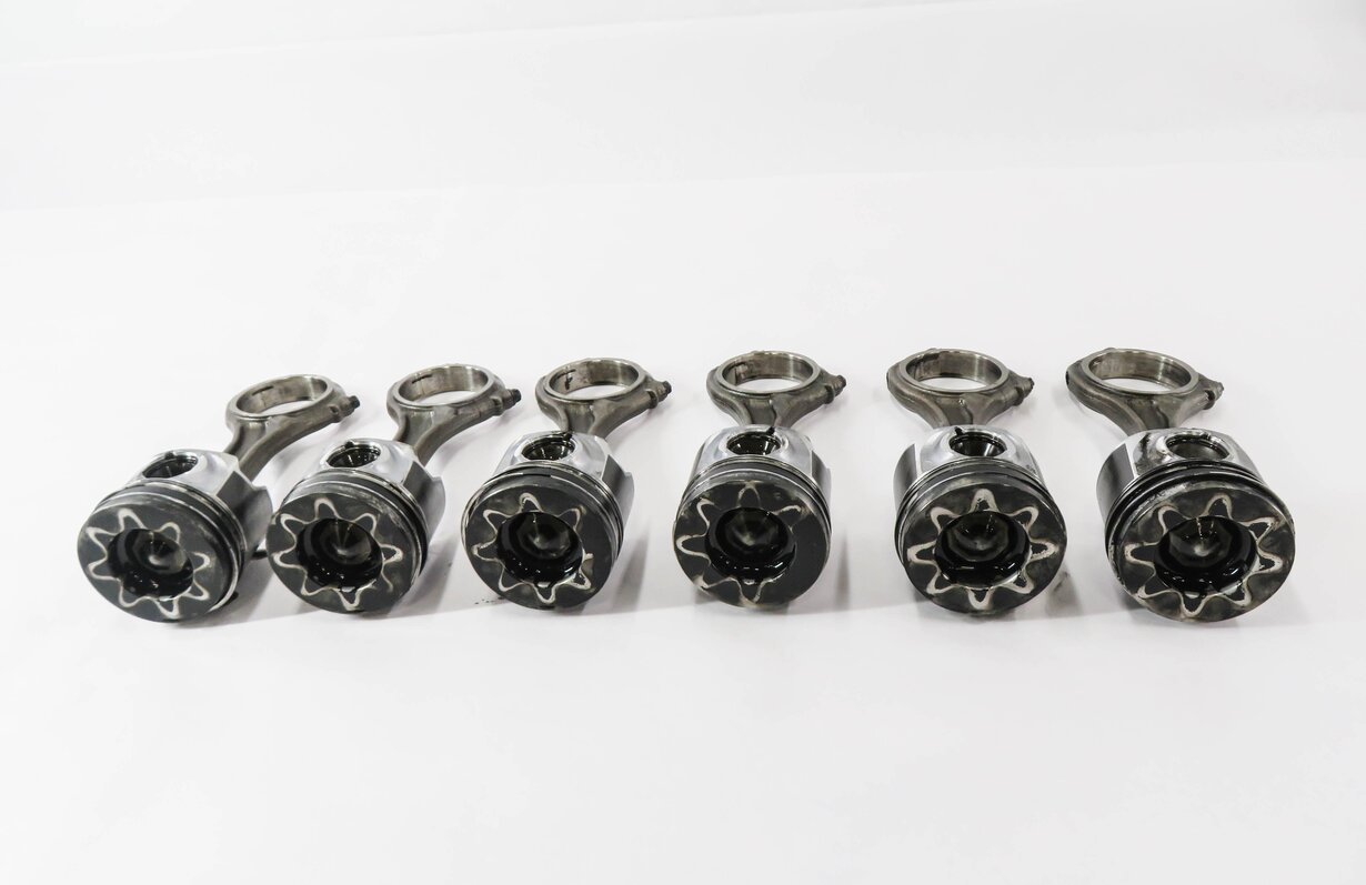 Thumbnail 2: 09-12 VW TOUAREG / AUDI Q7 4L 3.0L CATA DIESEL ENGINE- ROD & PISTON SET- 6