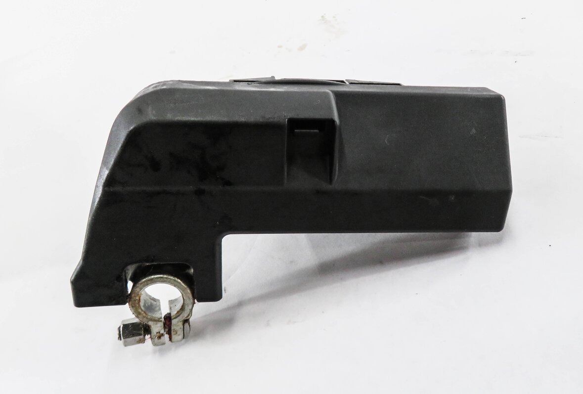 Thumbnail 9: 2014 AUDI A4 (B8 8K) POSITIVE BATTERY TERMINAL OVERLOAD PROTECTION FUSE