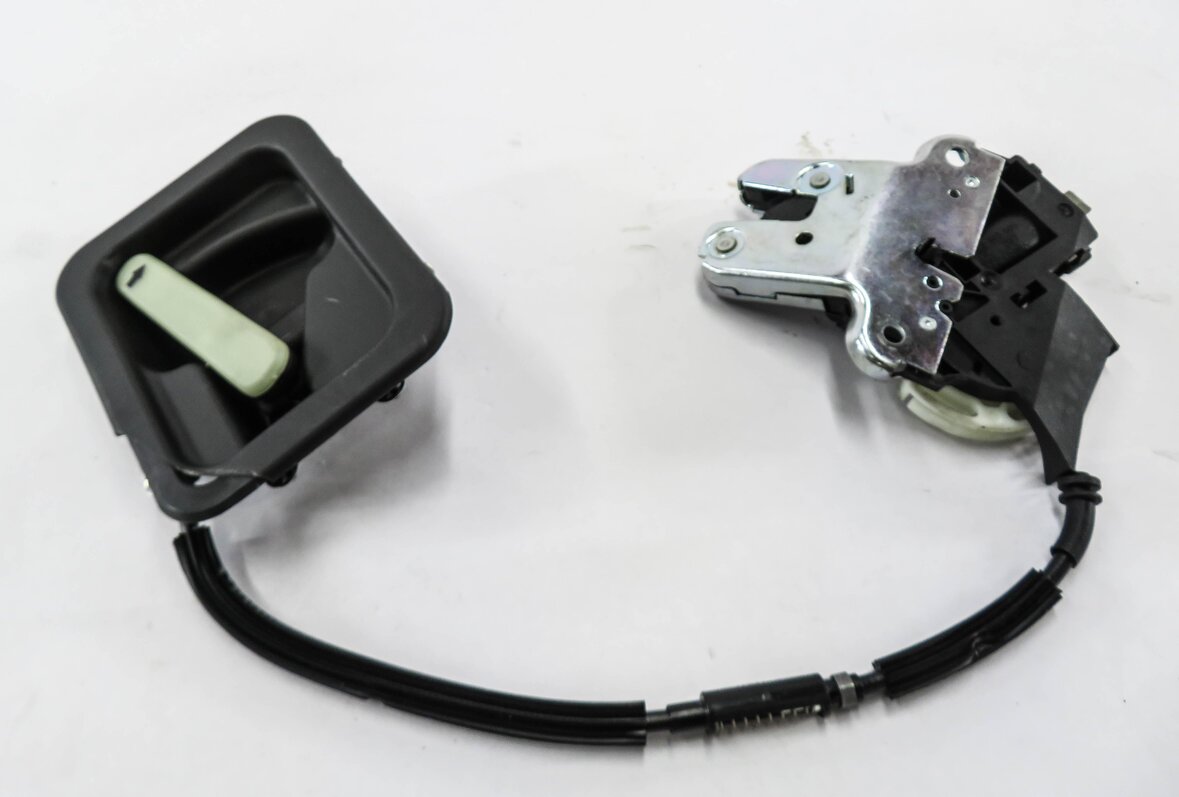 Thumbnail 3: 2014 AUDI A4 (B8 8K) REAR TRUNK LOCK LATCH ACTUATOR