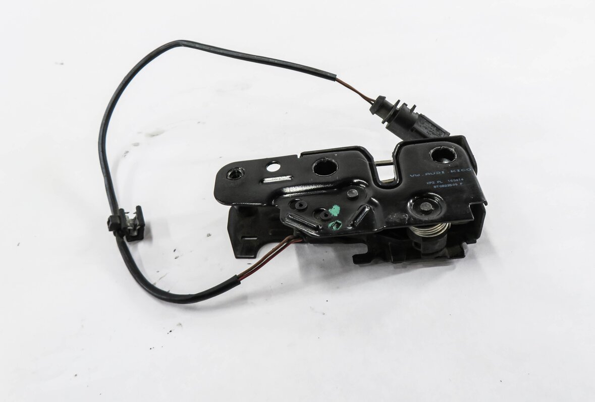 Thumbnail 2: 2014 AUDI A4 (B8 8K) FRONT LOWER HOOD LOCK LATCH
