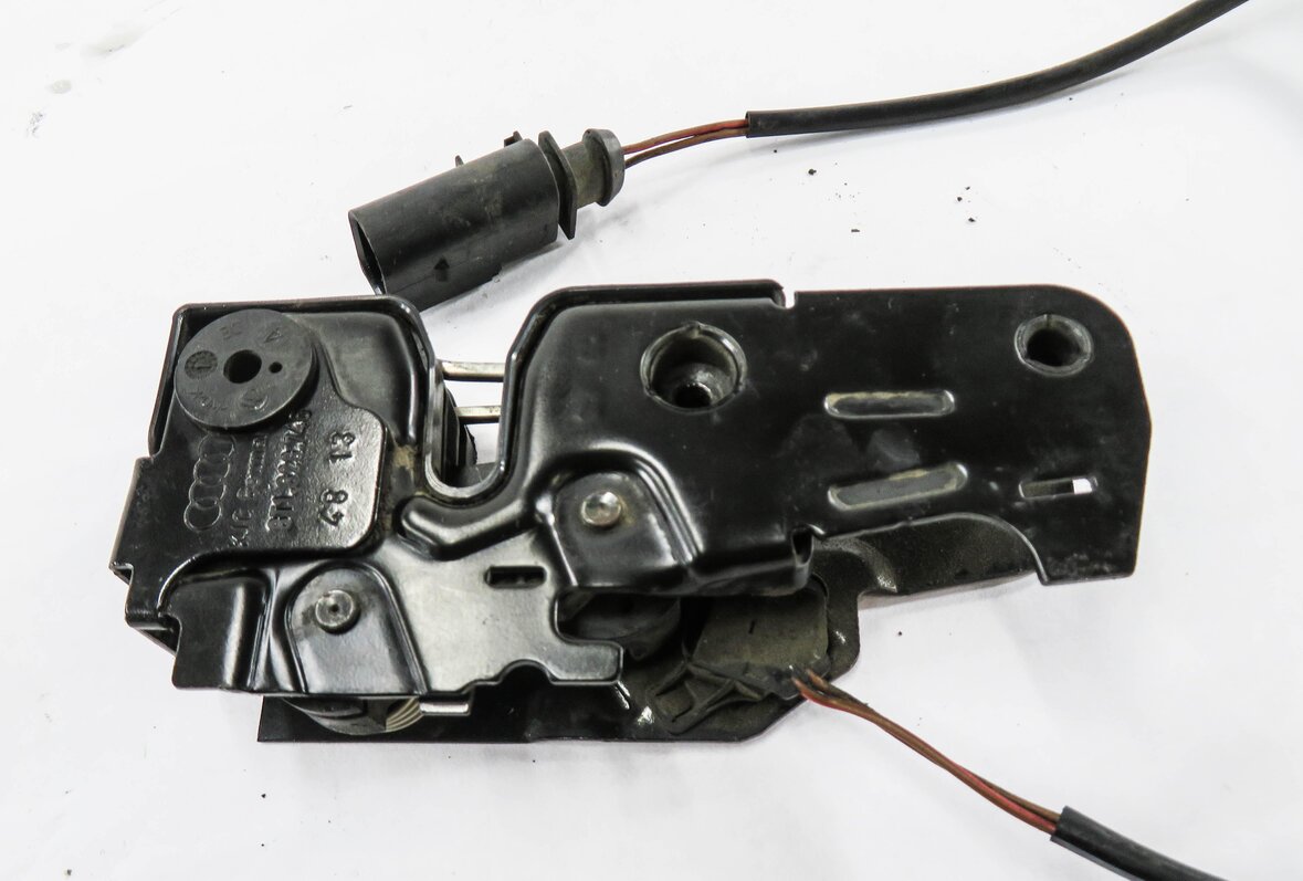 Thumbnail 4: 2014 AUDI A4 (B8 8K) FRONT LOWER HOOD LOCK LATCH